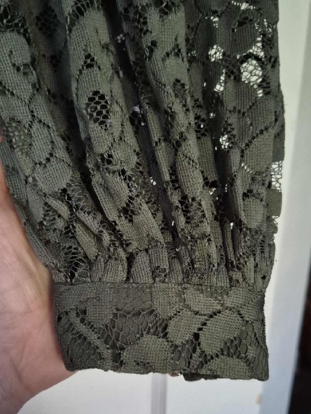 Banana Republic Olive Green Floral Lace Shell Blouse Top MED - Picture 10 of 12